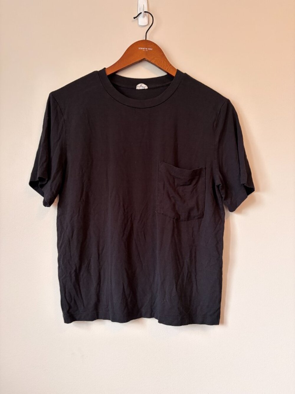 Aritzia Wilfred Free Pocket Black T-Shirt XXSmall- XXS but Fits Bigger